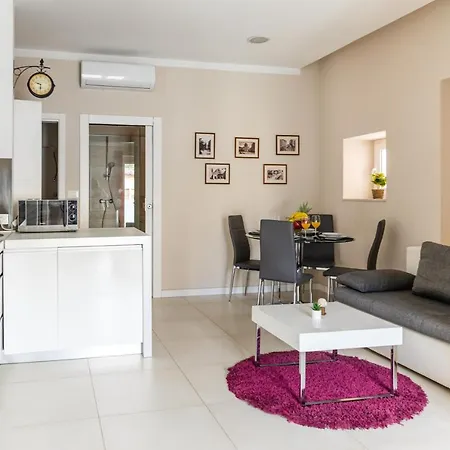 Luxury 4 Star Apartment In The Old Town Zara Esterno foto